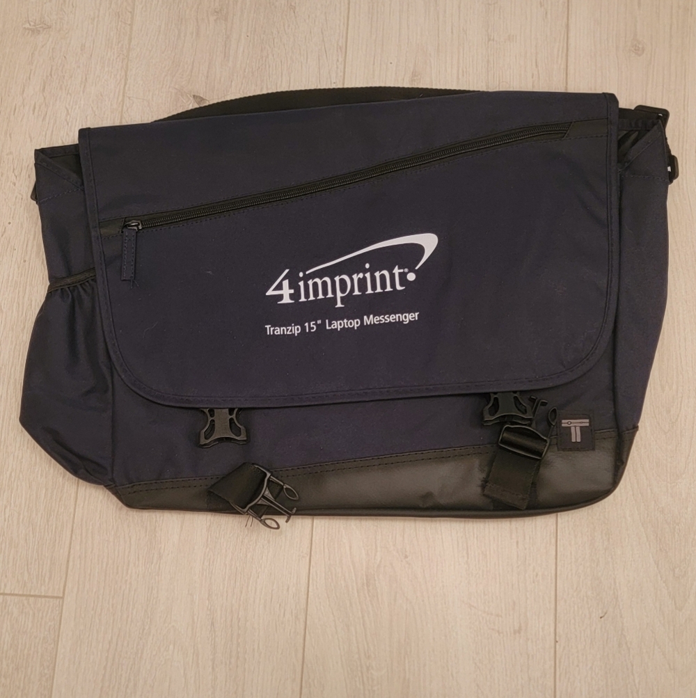 Stylish Blue Messenger Bag for Everyday Use